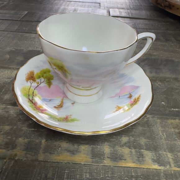 Colclough China Floral and Gold Trim Bone China England Teacup and Saucer - Picture 7 of 7